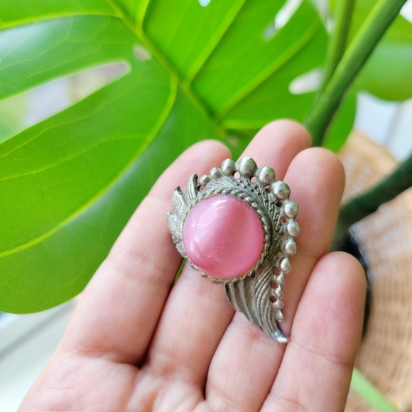 Vintage Pink Gemstone Ornate Boucher Brooch Pin - Picture 7 of 8